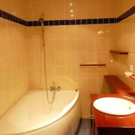 Stylish One Bedroom In Just Off The Croisette And Near Beaches - 680 Κάννες