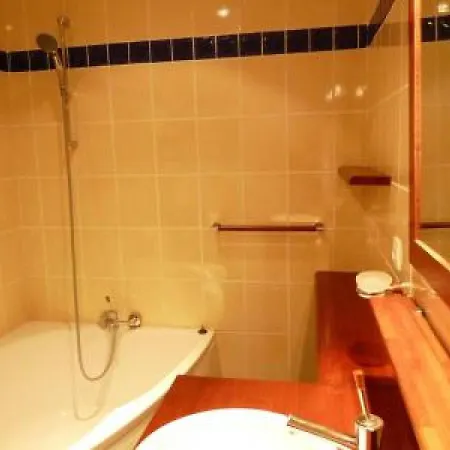 Stylish One Bedroom In Just Off The Croisette And Near Beaches - 680 * Κάννες